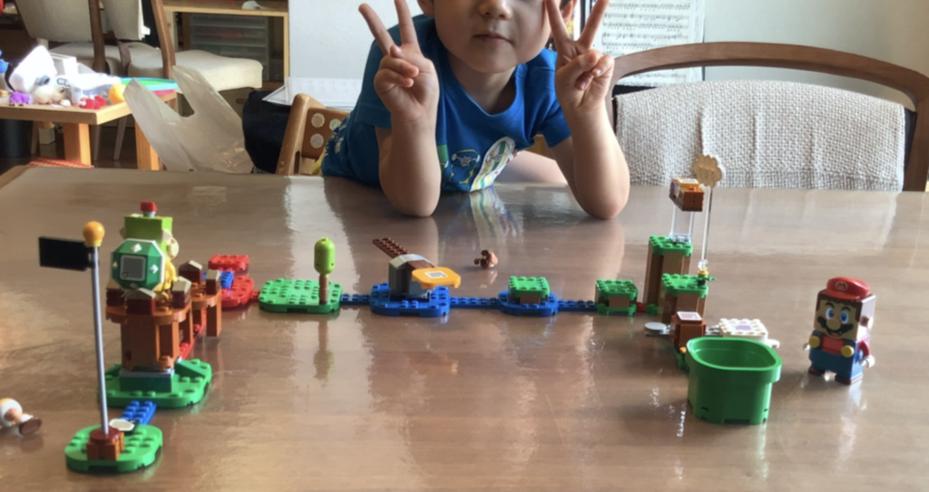 LEGOスーパーマリオ
4歳児が作ったコース